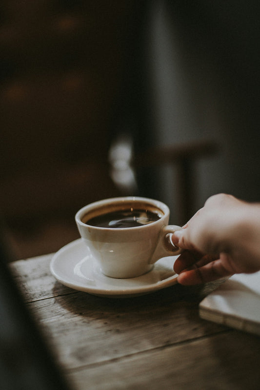 “Decaf, aber lecker: Wie entkoffeinierter Kaffee hergestellt wird und worauf es ankommt”